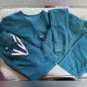 Figs scrubs